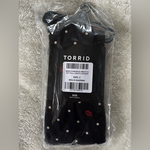 🆕 Torrid Marilyn Monroe Full Length Legging size 2 - Picture 4 of 4